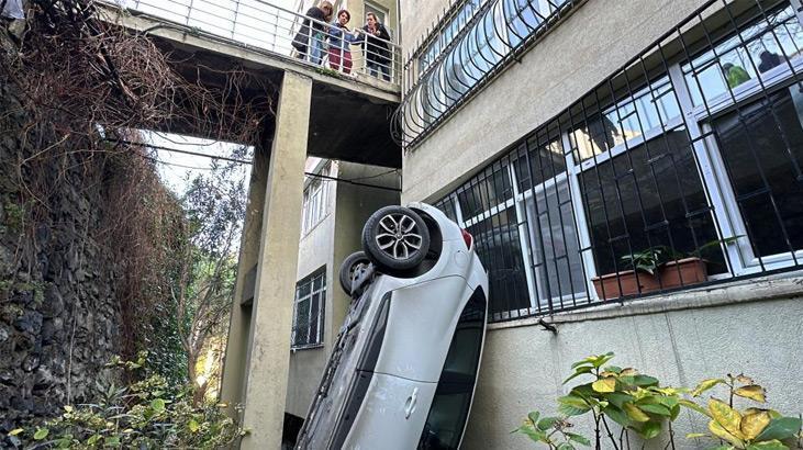 Fren yerine gaza bastı, bina boşluğuna uçtu