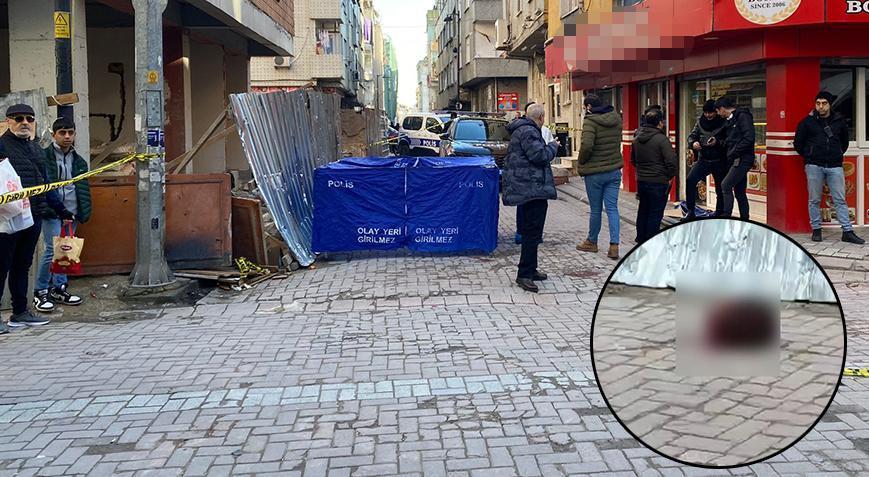Zeytinburnu’nda baltalı dehşet! Arkadaşının başını kesip balkondan attı