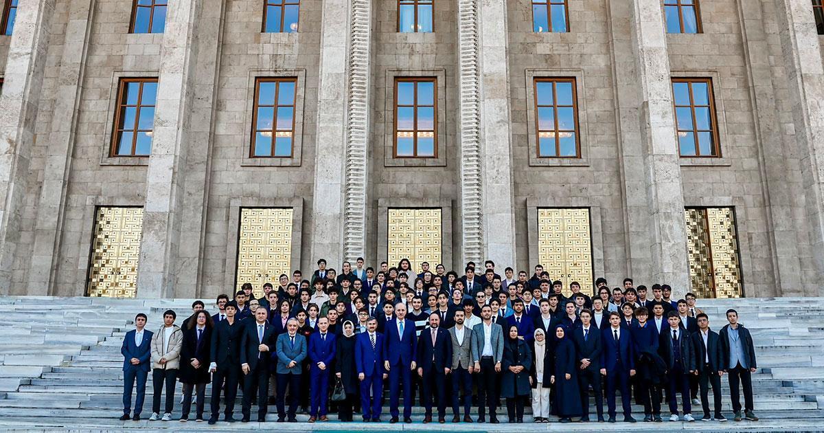 TBMM Başkanı Kurtulmuş, İmam Hatip Lisesi öğrencilerini ağırladı