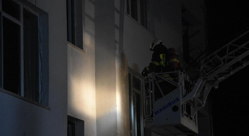 Kayseri’de 4 katlı binada yangın çıktı! 1 kişi hayatını kaybetti, 8 yaralı var