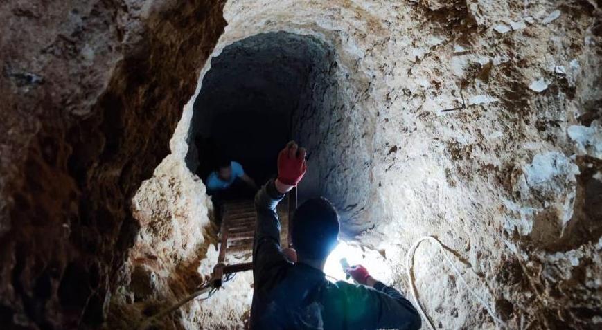 8 kişi 20 metre uzunluğunda tünel kazdı! Definecilere şok baskın