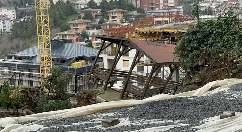 Üsküdar'da istinat duvarı çöktü! 4 katlı bina boşaltıldı