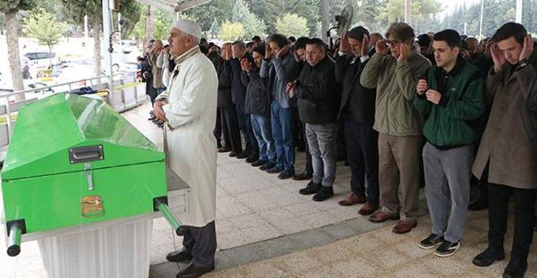 Hülya Yiğitalp'ten gözyaşlarıyla veda! Uzay mühendisi oğlu Adana'da toprağa verildi