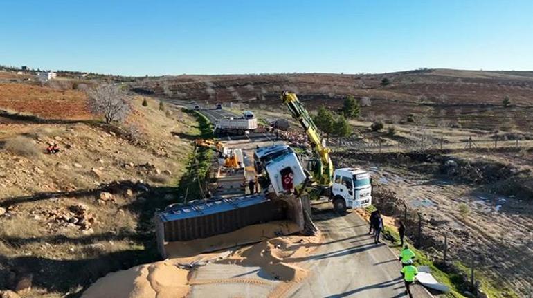 Şanlıurfa'da TIR'lar çarpıştı, 2 kişi öldü! Feci görüntüler