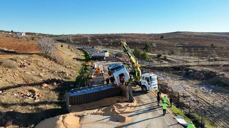 Şanlıurfa'da TIR'lar çarpıştı, 2 kişi öldü! Feci görüntüler