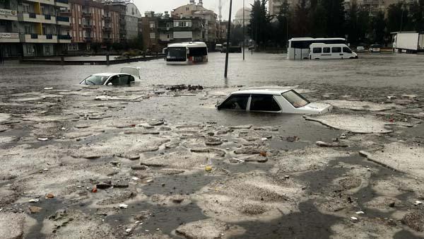 Son dakika! Antalya'dan acı haber! Bir kişinin cansız bedeni otomobilde bulundu