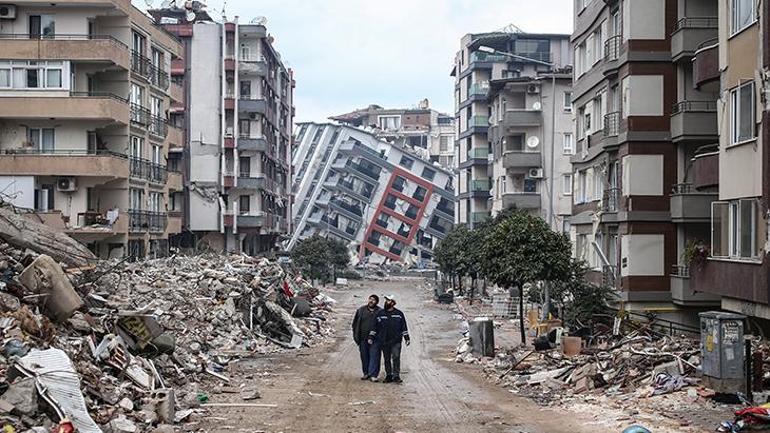 Prof. Dr. Naci Görür Milliyet.com.tr'ye anlattı: 4 milyon insanın can güvenliği yok!