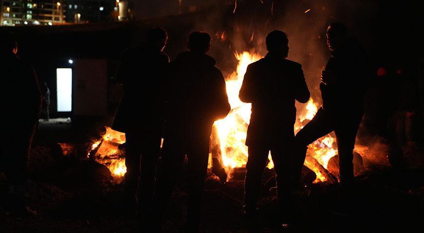 Yüzlerce kişi akın etti! Bir yanda kamp ateşi, bir yanda sinema keyfi