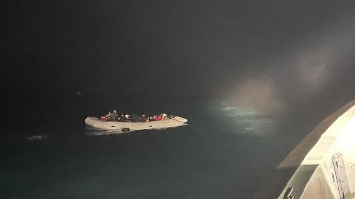 Ölüme terk edilen 48 kaçak göçmen kurtarıldı