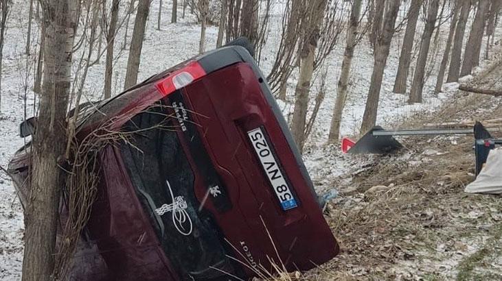 Sivas’ta hafif ticari araç devrildi! Yaralılar var