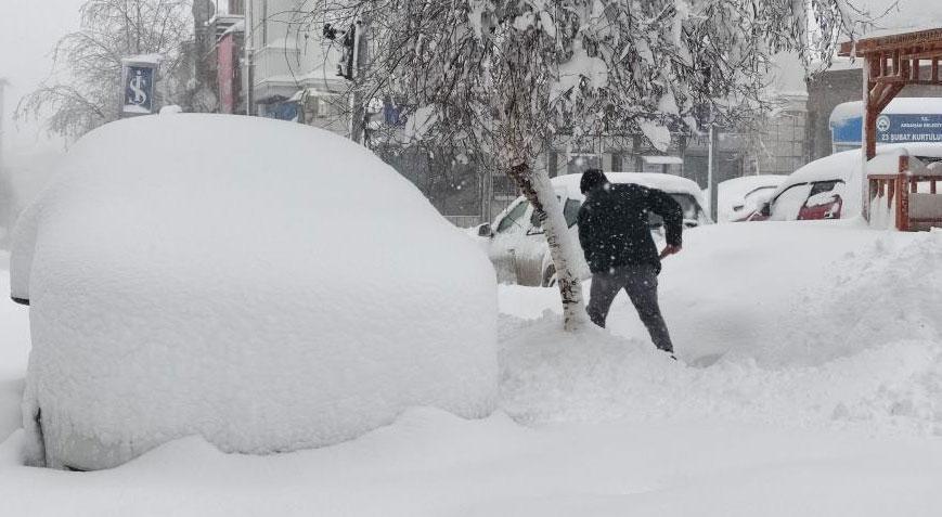 Ardahan’da son 55 yılın en yoğun kar yağışı! Okular tatil edildi