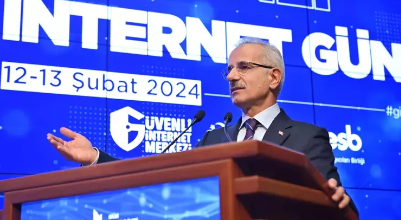 Bakan Uraloğlu’ndan ailelere güvenli internet çağrısı