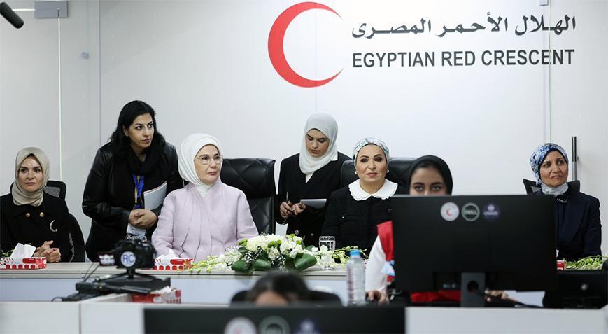 Emine Erdoğan Mısır Kızılayı’nı ziyaret etti: Gazze’ye yardım için mücadelemizi sürdüreceğiz
