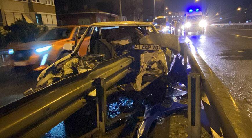 Korkunç kaza! Bariyerlere adeta ‘ok’ gibi saplandı