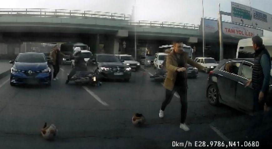 Dehşet anları! Otomobilin çarptığı motosikletli metrelerce sürüklendi