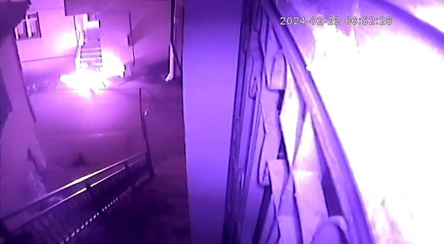 Her yerde aranıyor! Barışma teklifini reddeden eski kız arkadaşının evini yaktı