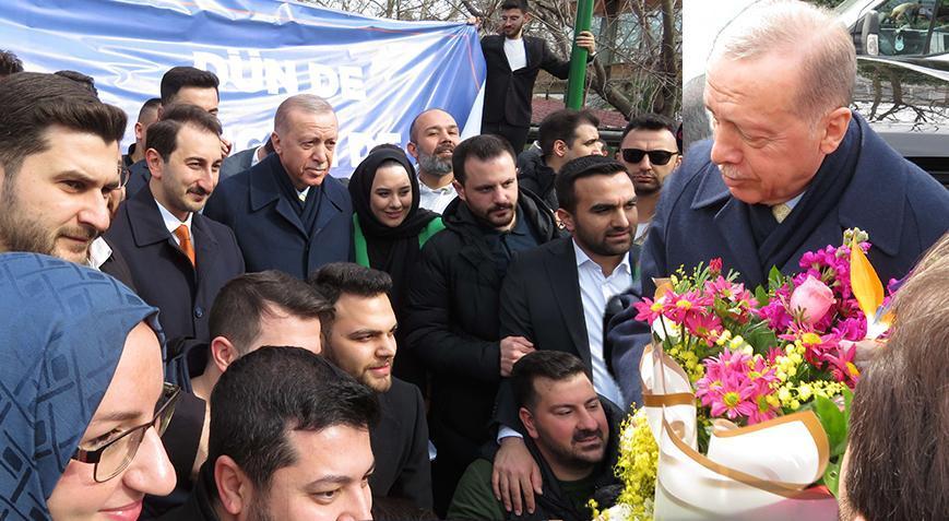 Erdoğan’a evinin önünde doğum günü sürprizi