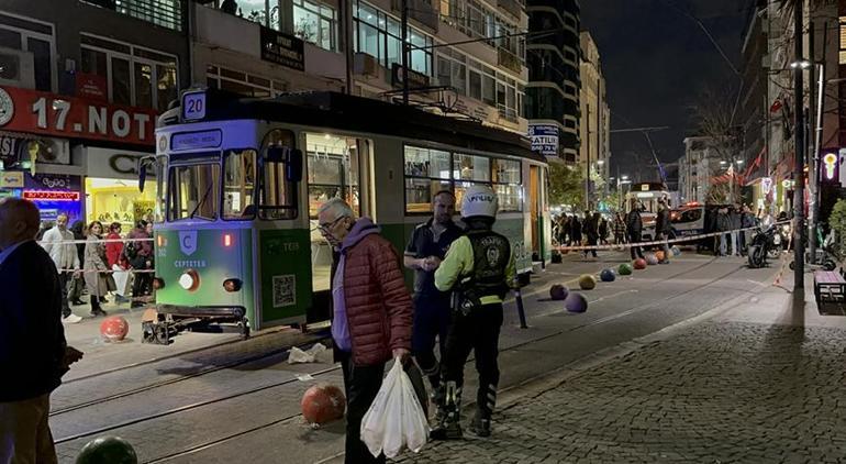 Kadıköy'de korkunç olay! 4 yaşındaki torununu kurtardı, tramvayın altında kalarak hayatını kaybetti