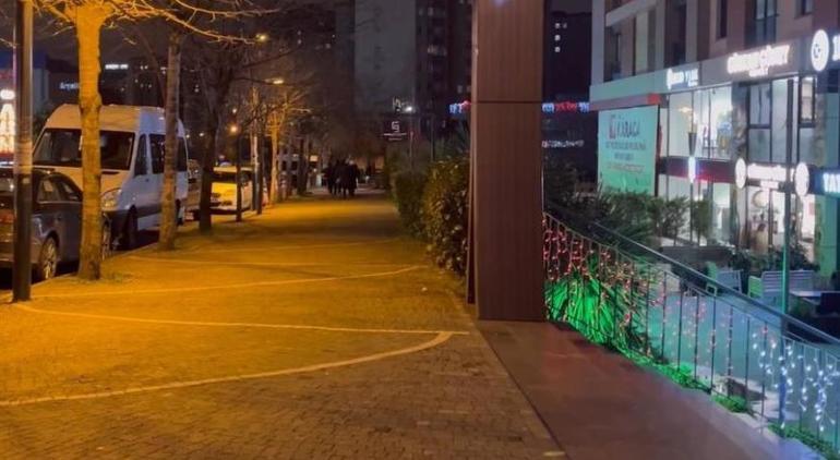 Beylikdüzü’nde korku dolu anlar! 3 kişi bir binaya defalarca ateş etti