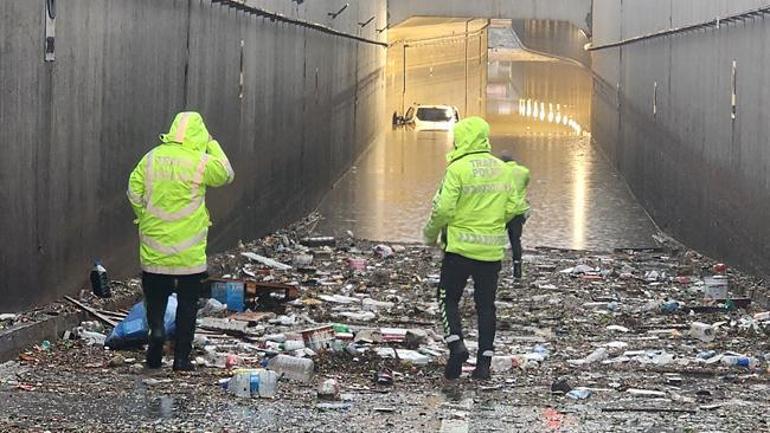 Alt geçitte felaketin iz: 2,5 metrelik su seviyesinde cansız bedeni bulundu!