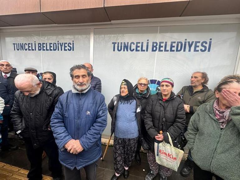 Çöp kamyonundan düşen işçinin beyin ölümü gerçekleşti! Aile belediyeye yürüyerek tepki gösterdi