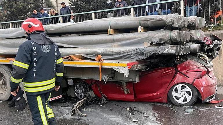 Demir yüklü TIR'a çarpan sürücü feci şekilde can verdi!