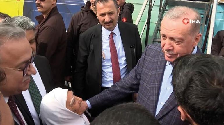 Yaşlı teyzenin Cumhurbaşkanı Erdoğan'la samimi sohbeti duygulandırdı! 'Devletim var yeter bana'