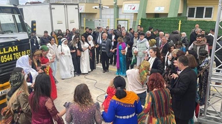 Şanlıurfa'da nevruz kutlamalarında terör örgütü lehine slogan atanlara gözaltı