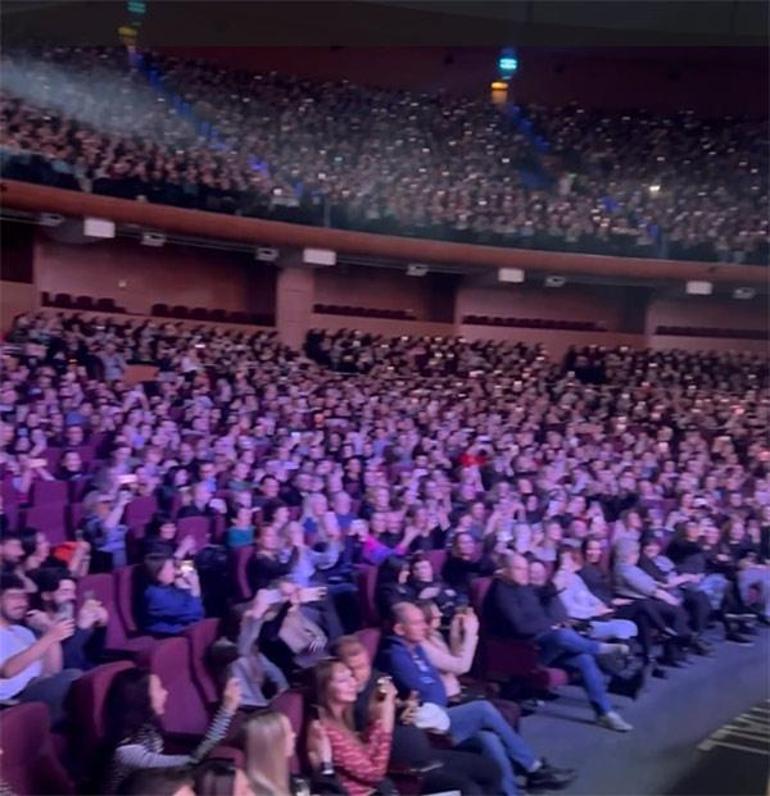 Moskova'da Burak Özçivit'e sevgi seli yaşanmıştı! Bir ay önce saldırı yapılan konser salonundaydı