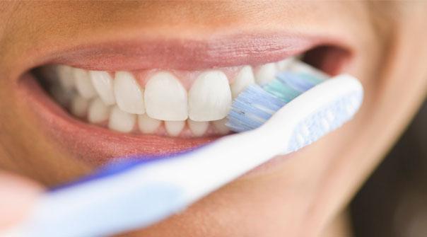 Oruçluyken diş fırçalanır mı? Oruçluyken diş fırçalamak orucu zedeler mi?