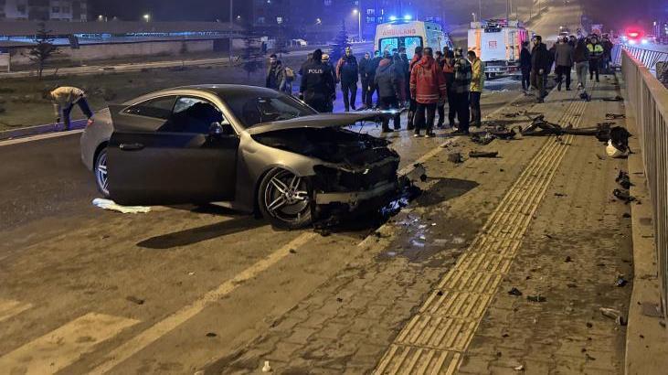 Otomobille çarpışan pikap 30 metre savruldu