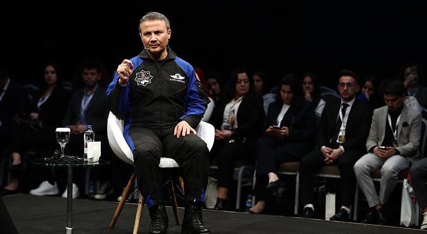 Alper Gezeravcı gençlerle bir araya geldi! Uzay’daki ilk deneyini anlattı