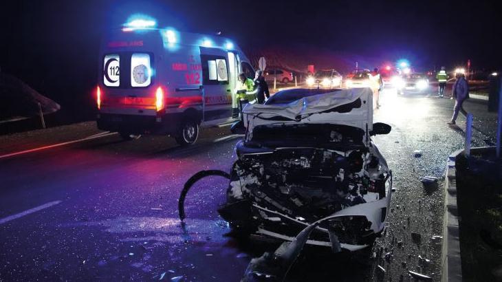 Edirne’de iki otomobil kavşakta çarpıştı: 5 yaralı