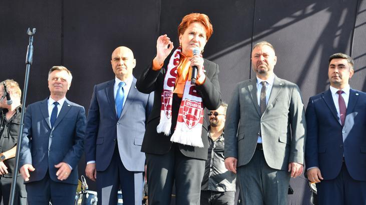 Meral Akşener’den Balıkesir’de esnaf ziyareti
