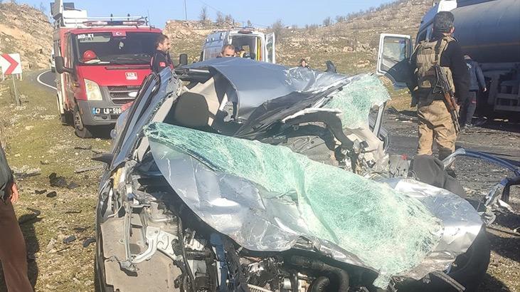 Mardin’de TIR ile otomobil çarpıştı