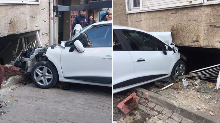 Beşiktaş’ta feci kaza! Yokuş aşağı inerken eve daldı: 2 yaralı