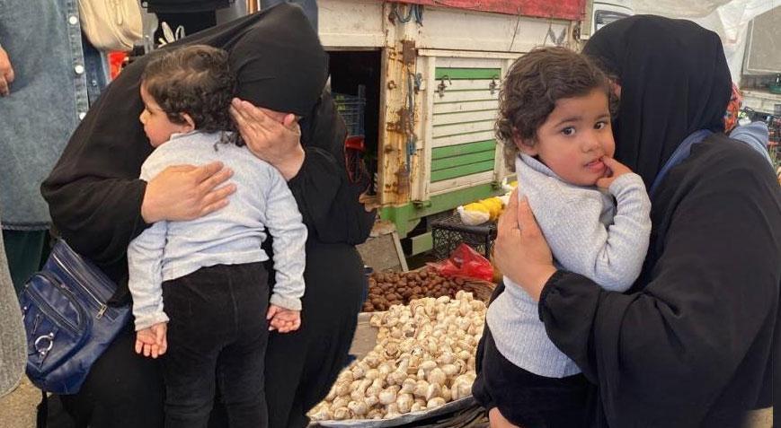 2 yaşındaki bebek firar etti! Pazarı karıştıran olay