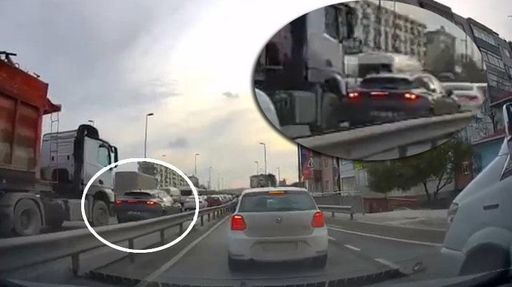 Avcılar D-100 Karayolunda kaza! TIR’ın önündeki otomobile çarpıp, sürükledi