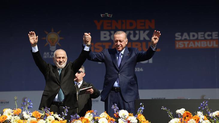 Rozetini Erdoğan taktı! Yeniden Refah Partisi’nden istifa etti, AK Parti’ye katıldı