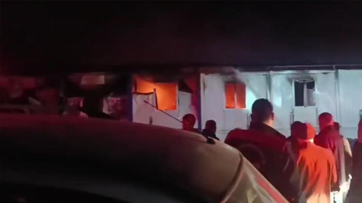 Kahramanmaraş’ta konteyner yanarak küle döndü