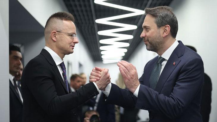 Enerji Bakanı Bayraktar, Macaristan Dışişleri Bakanı Szijjarto ile görüştü