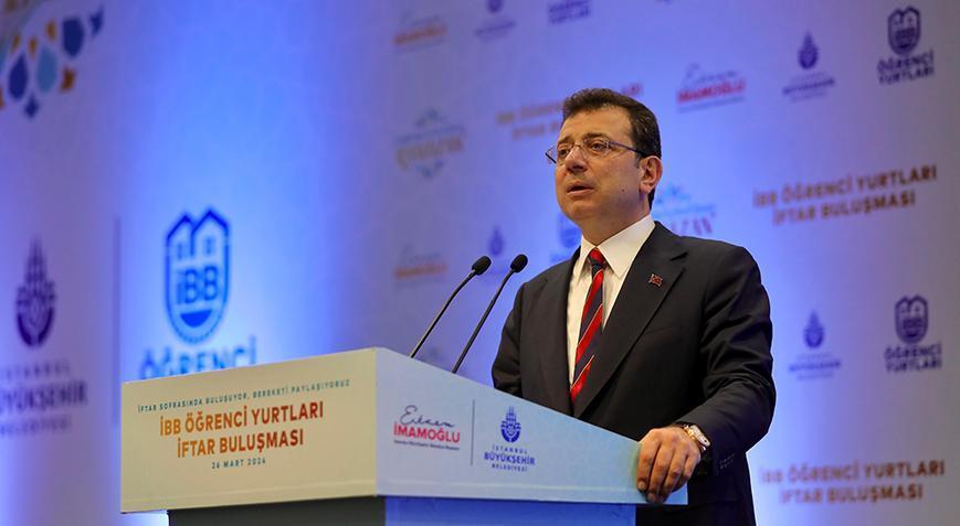 Ekrem İmamoğlu öğrencilerle iftar yaptı