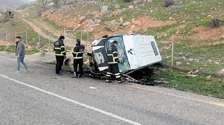 Öğrenci servisi devrildi: 1 ölü
