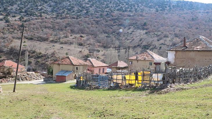 Afyonkarahisar’da 18 seçmenli köyüne 7’nci kez muhtar oldu