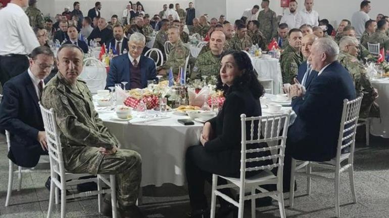 Kosova Cumhurbaşkanı Osmani, Mehmetçik ile iftar yaptı! Ortak değer mesajı