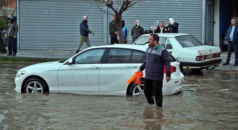 Antalya'da hortum paniği! Korku dolu anlar saniye saniye kaydedildi