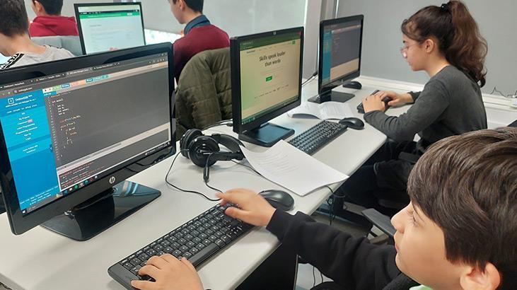 İstanbul Bilim Olimpiyatları Yarışması'nın ikinci aşaması Demirören Medya ve Teknoloji MTAL'de yapıldı