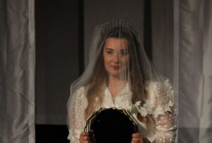 Türk Tiyatrosu’nun yeni Muhsin Ertuğrul’u Yeni Sözü: Yeşim Uludağ