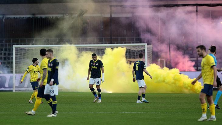 Union Saint Gilloise - Fenerbahçe maçı durdu! Türkçe anons yapıldı