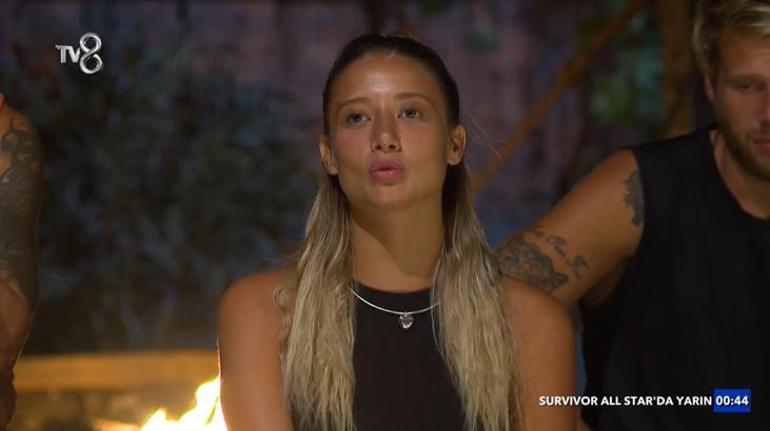 Survivor'da üçüncü eleme adayı belli oldu! Berna sinir krizi geçirdi